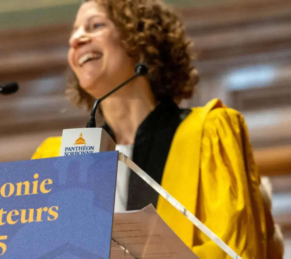 Sophie Cras pendant son discours lors de la Cérémonie des docteurs 2025